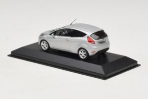 Ford Fiesta Mk7 Moondust Silver Metallic Minichamps 1:43 403088003 Metal - imagem 3 de 4