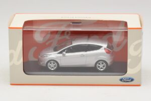 Ford Fiesta Mk7 Moondust Silver Metallic Minichamps 1:43 403088003 Metal - imagem 4 de 4