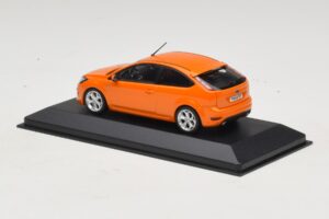 Ford Focus ST Mk2 Electric Orange Minichamps 1:43 400087302 Metal - imagem 3 de 4