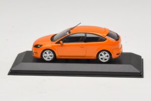 Ford Focus ST Mk2 Electric Orange Caixa de Substituição Minichamps 1:43 400087302-R1 Metal