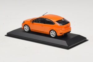 Ford Focus ST Mk2 Electric Orange Caixa de Substituição Minichamps 1:43 400087302-R1 Metal - imagem 3 de 4