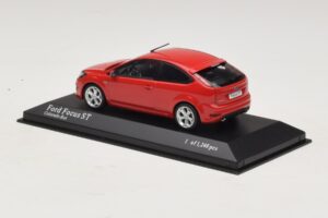 Ford Focus ST Mk2 Vermelho Minichamps 1:43 400087301 Metal - imagem 3 de 4