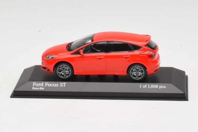Ford Focus ST Mk3 Vermelho Minichamps 1:43 Ford Focus ST Mk3 Vermelho Minichamps 1:43 410081001 Metal