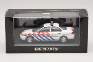 Ford Mondeo Mk1 Berlina Polícia Minichamps 1:43 433082091 Metal - imagem 4 de 4