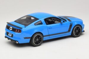 Ford Mustang Boss 302 S197 Azul Shelby Collectibles 1:18 25414S Metal - imagem 3 de 8