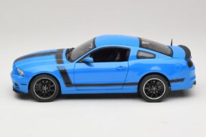 Ford Mustang Boss 302 S197 Azul Shelby Collectibles 1:18 25414S Metal - imagem 4 de 8