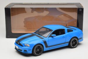 Ford Mustang Boss 302 S197 Azul Shelby Collectibles 1:18 25414S Metal - imagem 8 de 8
