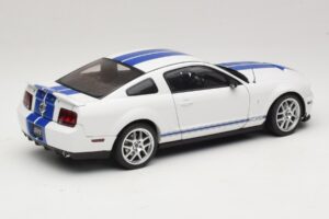 Ford Shelby Cobra GT500 Concept Branco com Risca Azul AUTOart 1:18 73052 Metal - imagem 3 de 8