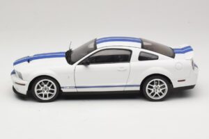 Ford Shelby Cobra GT500 Concept Branco com Risca Azul AUTOart 1:18 73052 Metal - imagem 4 de 8