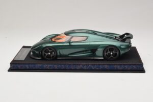 Koenigsegg Regera Carbono Verde Tingido FrontiArt 1:18 AS010-110 Resina - imagem 3 de 7
