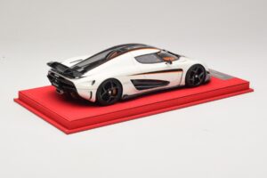 Koenigsegg Regera Branco com Carbono Preto FrontiArt 1:18 REMC043 Resina - imagem 2 de 7