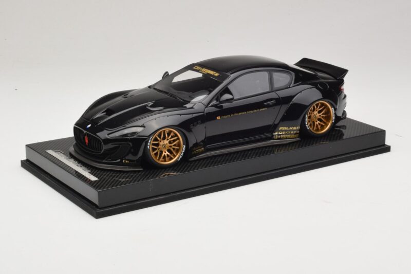 Maserati GranTurismo Liberty Walk Preto com Jantes Douradas AB Models 1:18 MAS-LB08-C Resina