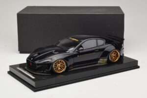 Maserati GranTurismo Liberty Walk Preto com Jantes Douradas AB Models 1:18 MAS-LB08-C Resina - imagem 6 de 7