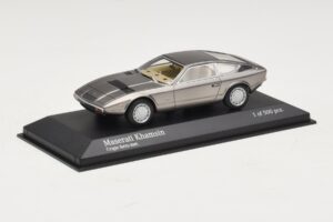 Maserati Khamsin Grey Metallic Minichamps 1:43 437123220 Metal - imagem 2 de 4