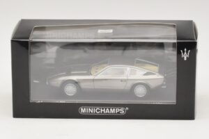 Maserati Khamsin Grey Metallic Minichamps 1:43 437123220 Metal - imagem 4 de 4