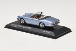 Maserati Mistral Spyder Light Blue Metallic Minichamps 1:43 437123432 Metal - imagem 3 de 4