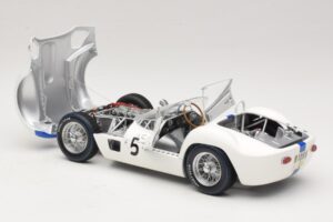 Maserati Tipo 61 #5 S. Moss / D. Gurney Camoradi ADAC 1000km Nurburgring Winner 1960 Minichamps 1:18 100601205 Metal - imagem 5 de 8