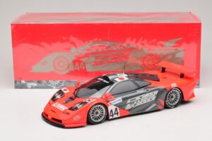 McLaren F1 GTR Lark #44 Tsuchiya / Ayles 24 Hours of Le Mans 1997 Minichamps 1:18 530133744 Metal - imagem 8 de 8
