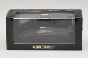 McLaren F1 GTR Longtail Preto Fosco 1997 Minichamps 1:43 MCLAREN010 Metal - imagem 4 de 4