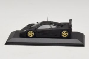 McLaren F1 GTR Prototype Preto Fosco Com Rodas Douradas Minichamps 1:43 MCLAREN008 Metal - imagem 3 de 4