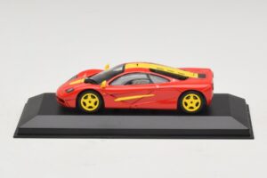 McLaren F1 Vermelho Com Riscas Amarelas Minichamps 1:43 MCLAREN006 Metal - imagem 3 de 4
