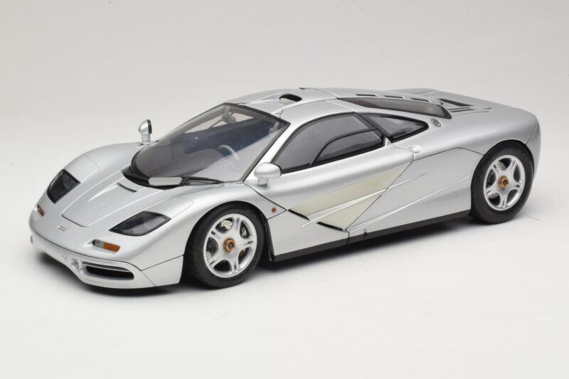 McLaren F1 Prata Minichamps 1:12 530133123 Metal