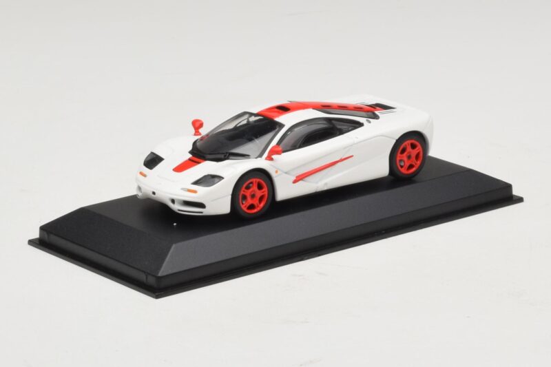 McLaren F1 Branco Com Riscas Vermelhas Minichamps 1:43 McLaren F1 Branco Com Riscas Vermelhas Minichamps 1:43 MCLAREN003 Metal