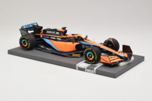 McLaren MCL36 #3 D. Ricciardo Bahrain GP 2022 Minichamps 1:18 537221803 Metal - imagem 7 de 7