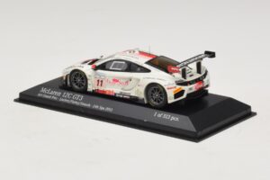 McLaren MP4-12C GT3 #11 Art Grand Prix Leclerc / Parisy 24 Hours of Spa 2013 Minichamps 1:43 437131311 Metal - imagem 3 de 4
