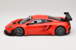 McLaren MP4-12C GT3 Vermelho 2013 Minichamps 1:18 151121392 Metal - imagem 3 de 6
