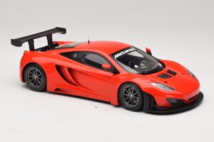 McLaren MP4-12C GT3 Vermelho 2013 Minichamps 1:18 151121392 Metal - imagem 4 de 6