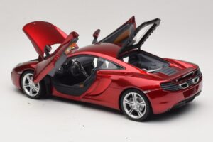 McLaren MP4-12C Vermelho Metálico Minichamps 1:18 110133022 Metal - imagem 5 de 8