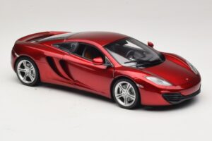 McLaren MP4-12C Vermelho Metálico Minichamps 1:18 110133022 Metal - imagem 6 de 8