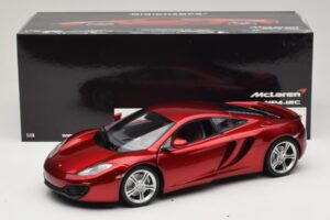McLaren MP4-12C Vermelho Metálico Minichamps 1:18 110133022 Metal - imagem 8 de 8