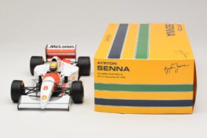 McLaren MP4/8 Ford #8 A. Senna Winner European GP 1993 Minichamps 1:18 540931818 Metal - imagem 3 de 7