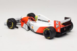 McLaren MP4/8 Ford #8 A. Senna Winner European GP 1993 Minichamps 1:18 540931818 Metal - imagem 5 de 7