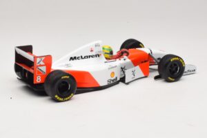 McLaren MP4/8 Ford #8 A. Senna Winner European GP 1993 Minichamps 1:18 540931818 Metal - imagem 6 de 7