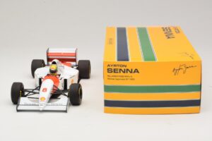 McLaren MP4/8 Ford #8 A. Senna Winner Japanese GP 1993 Minichamps 1:18 540931878 Metal - imagem 3 de 7