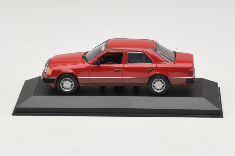 Mercedes 300D W124 Turbo Vermelho Minichamps 1:43 3210 Metal