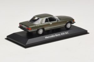 Mercedes 450 SLC C107 Verde Escuro Metálico Maxichamps 1:43 940033420 Metal - imagem 2 de 4