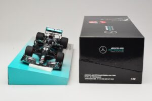 Mercedes AMG Petronas W11 EQ Performance #44 L. Hamilton 91st F1 Win Eifel GP 2020 Minichamps 1:18 113201144 Metal - imagem 6 de 6