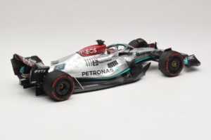 Mercedes AMG Petronas W13 E Performance #63 G. Russell Spanish GP 2022 Minichamps 1:18 110220063 Metal - imagem 2 de 7