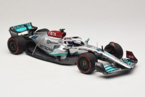 Mercedes AMG Petronas W13 E Performance #63 G. Russell Spanish GP 2022 Minichamps 1:18 110220063 Metal - imagem 4 de 7