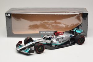 Mercedes AMG Petronas W13 E Performance #63 G. Russell Spanish GP 2022 Minichamps 1:18 110220063 Metal - imagem 6 de 7
