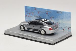 Mercedes E-Class #36 Team MB Guard Rally Paris-Peking 2007 Minichamps 1:43 B66962270 Metal - imagem 3 de 5