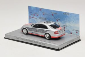 Mercedes E-Class #5 Team Auto Motor und Sport Rally Paris-Peking 2007 Minichamps 1:43 B66962261 Metal - imagem 3 de 5