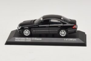 Mercedes E-Class W211 Preto Metálico Minichamps 1:43 400036001 Metal