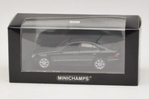 Mercedes E-Class W211 Preto Metálico Minichamps 1:43 400036001 Metal - imagem 4 de 4
