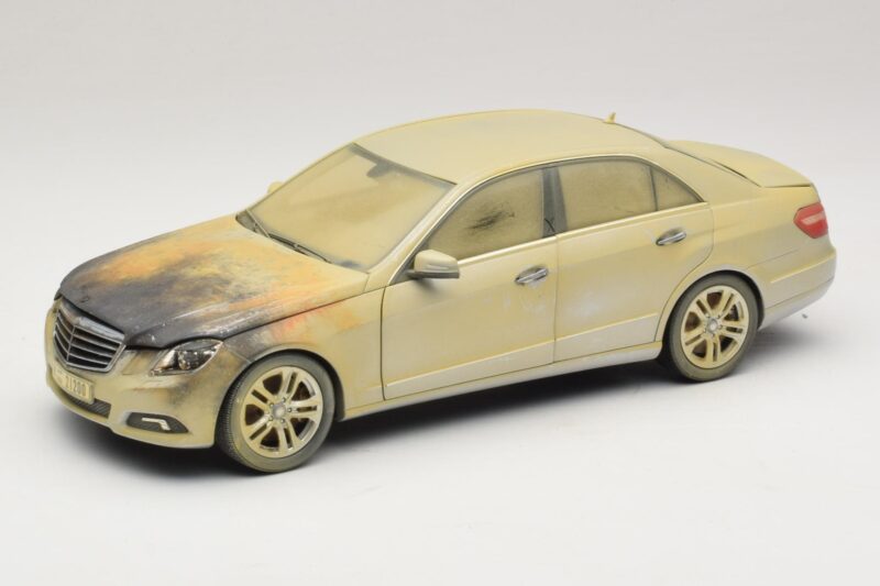 Mercedes E-Class W212 Queimado Dubai Carro De Arte Minichamps 1:18 MB008 Metal