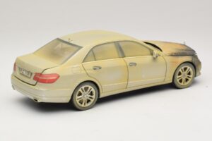 Mercedes E-Class W212 Queimado Dubai Carro De Arte Minichamps 1:18 MB008 Metal - imagem 2 de 6